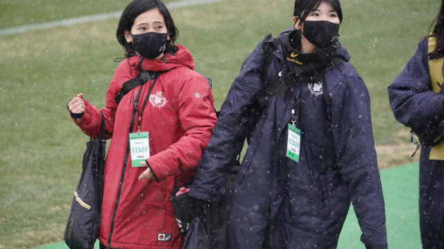 ア式蹴球部女子卒業記念特集　安住伊代『笑顔のトレーナー　選手を支え、ア女に尽くした４年間』