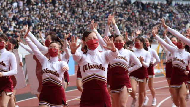 チアリーダーズがラグビー早明戦に登場！　４年生最後のハーフタイム演技に