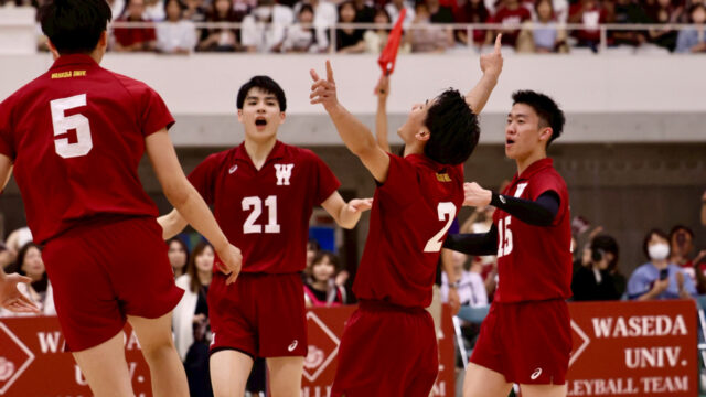 3325人の大観衆の下で選手が躍動し、早慶戦70勝目を達成！
