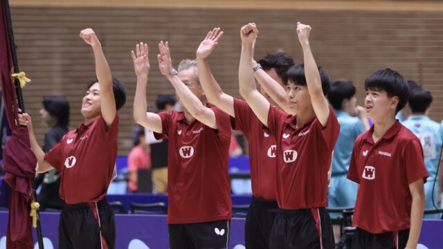 10年ぶりのベスト４進出！　濵田一・徳田の単複３点取りで専大を下す