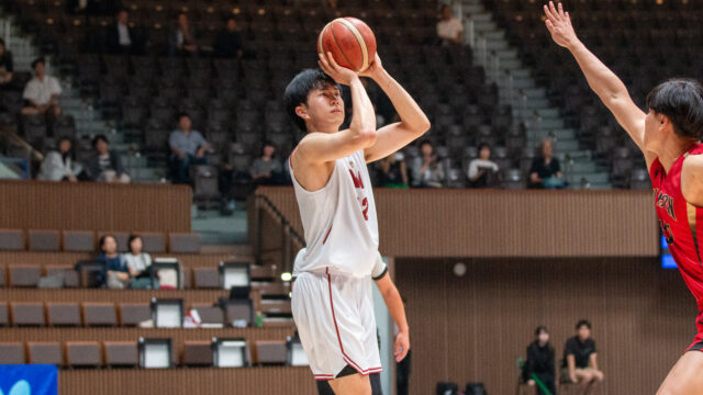 【男子バスケ】日大との首位攻防戦を33点差の圧勝！　３Ｐの雨を降らしリーグ戦を首位で折り返す