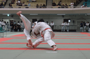 一本で優勝を決める主将・笠井（写真右）
