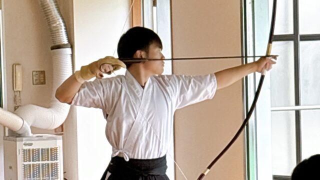 【弓道】法大に敗北し入替戦へ　２年生佐藤蒼が皆中賞