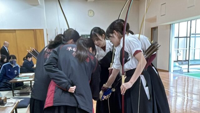 【弓道】三つ巴の戦い、１中差を覆され悔しい敗北　１部残留を逃す