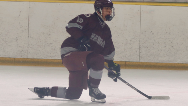 【アイスホッケー】計６得点で勝利、準々決勝に進出