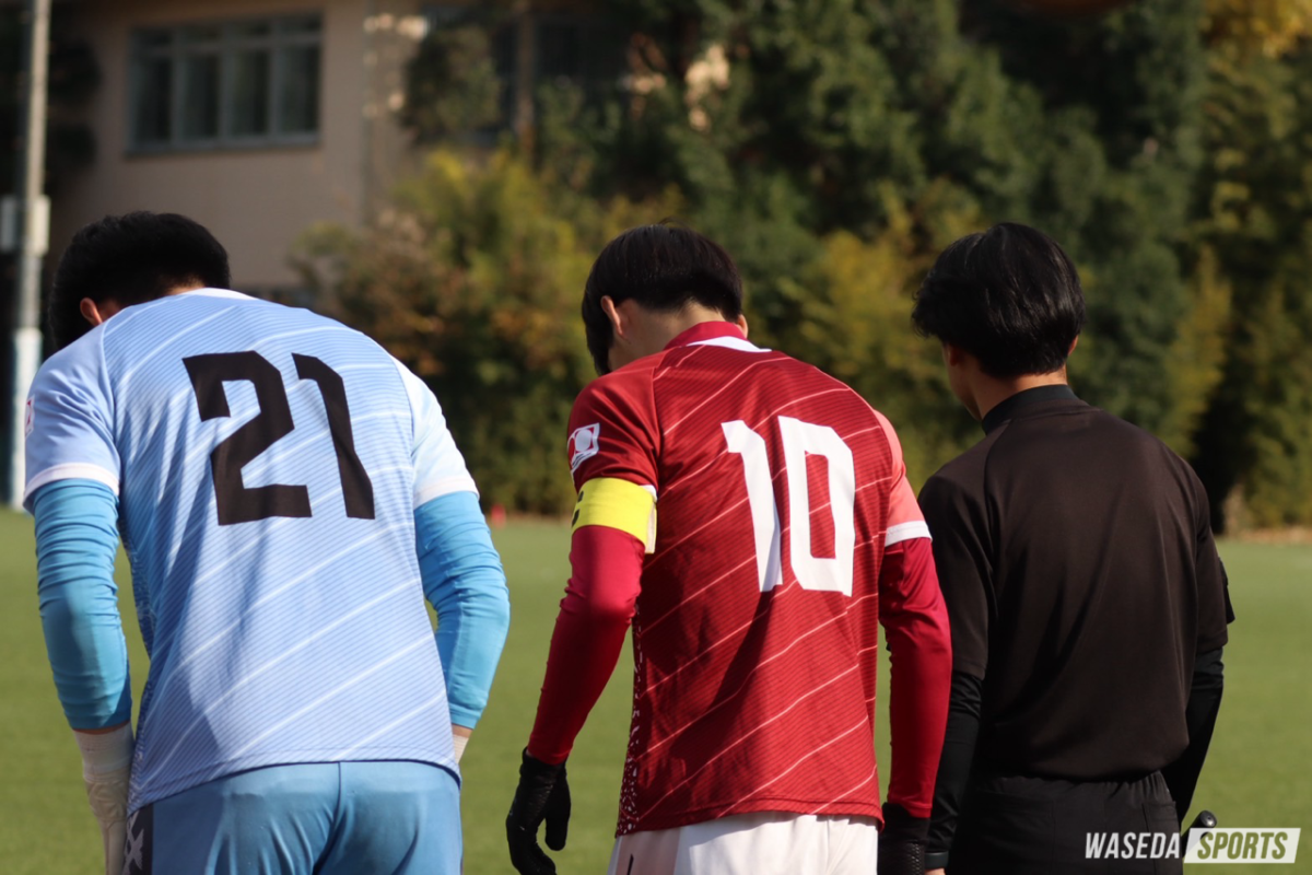 この日はキャプテンマークを巻いた鈴木