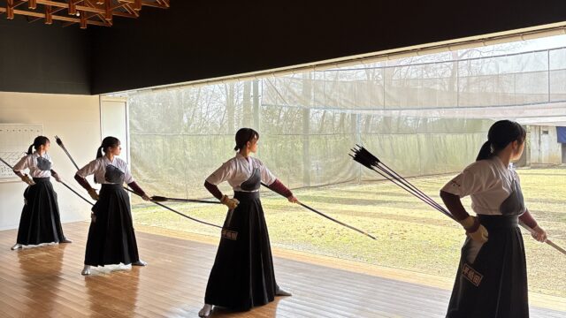 【弓道】女子新人戦３位入賞　２名が新人賞受賞を果たす